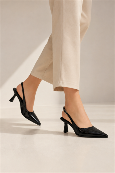 SEELIN Kadın Siyah Sivri Burun Kırışık Rugan Slingback Tokalı 7 Cm İnce Topuklu Ayakkabı