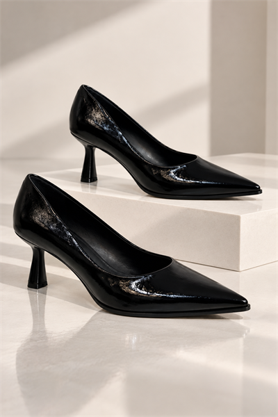 HAZIA Kadın Siyah Kırışık Rugan Sivri Burun 7 Cm Kadeh Topuklu Stiletto Ayakkabı