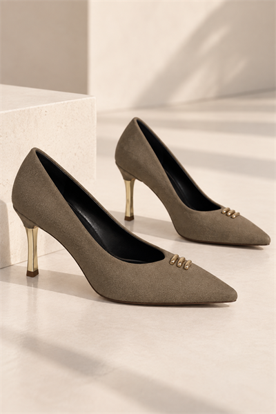 LAVIN Kadın Vizon Süet Sivri Burun Metal Aksesuar Detaylı 8 Cm İnce Topuklu Stiletto Ayakkabı