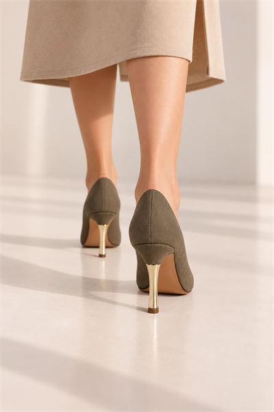 LAVIN Kadın Vizon Süet Sivri Burun Metal Aksesuar Detaylı 8 Cm İnce Topuklu Stiletto Ayakkabı