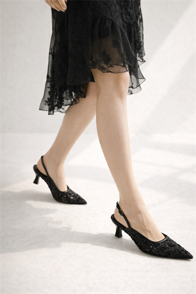 ROSABELLA Kadın Siyah Pul Boncuk İşlemeli Tül Detaylı İnce Topuklu Slingback Abiye Ayakkabı