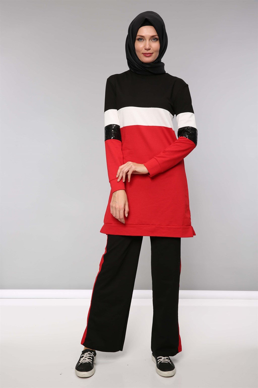 Pul Payet Detaylı Takım Kırmızı