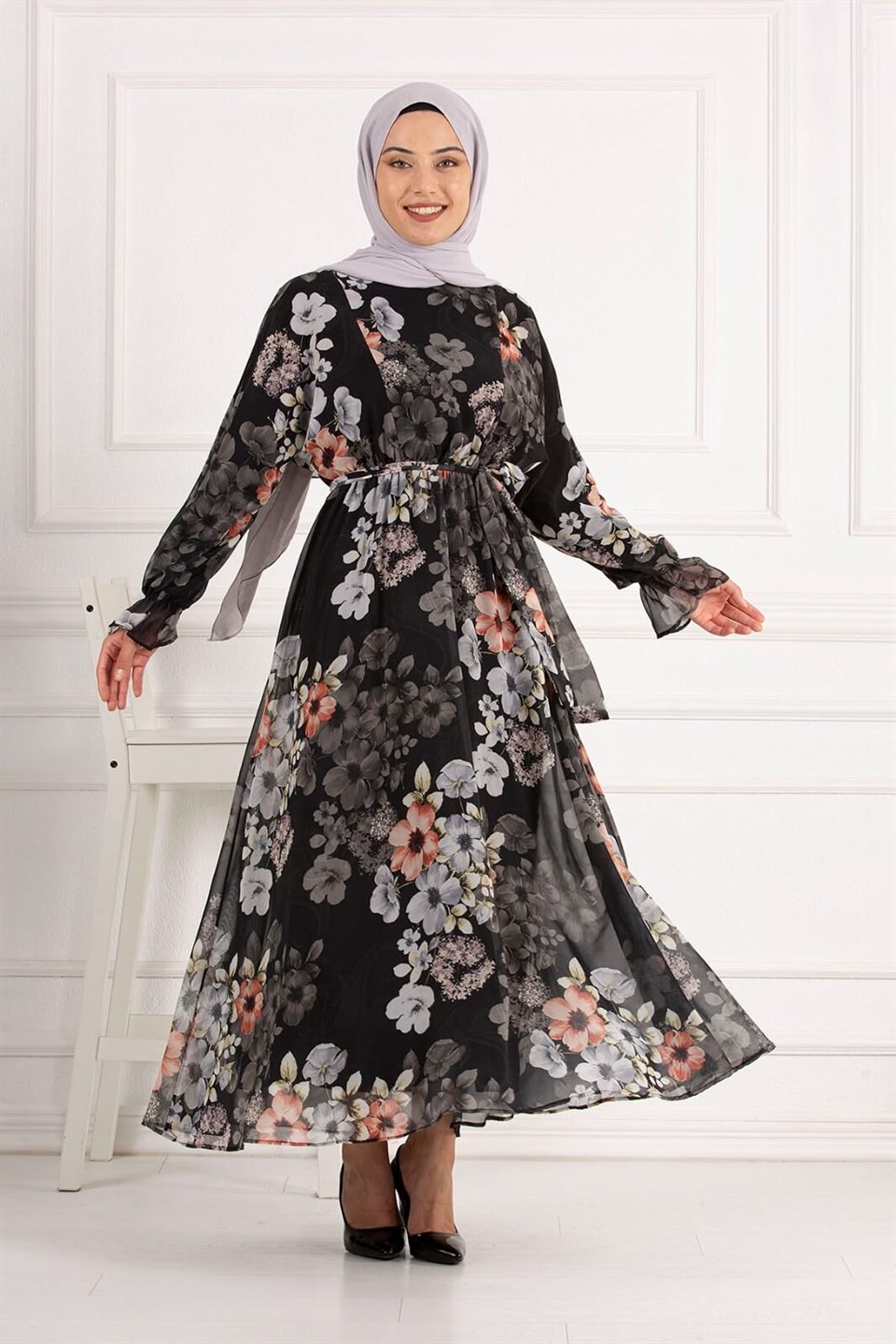 Çiçek Desenli Şifon Tesettür Elbise 7108-2 Siyah