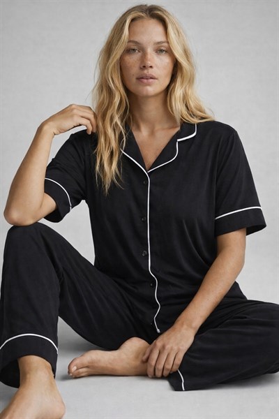 Kadın Pamuklu Örme Kumaş Siyah Kısa Kol Düğmeli Arabiyeli Pijama Takım