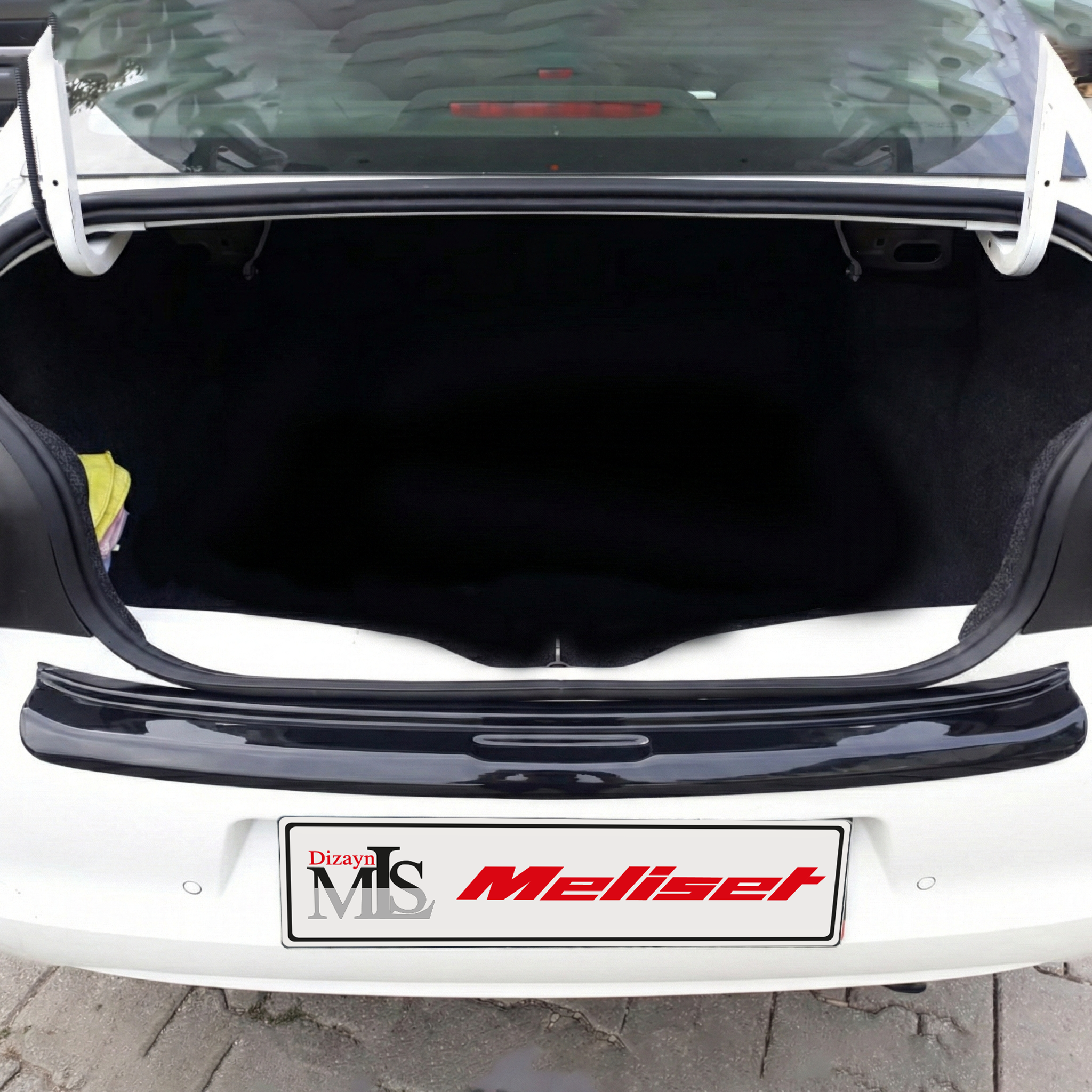 Citroen C-Elysee Parlak Siyah Arka Tampon Eşiği 2012 Yılı ve Sonrasına Uyumludur