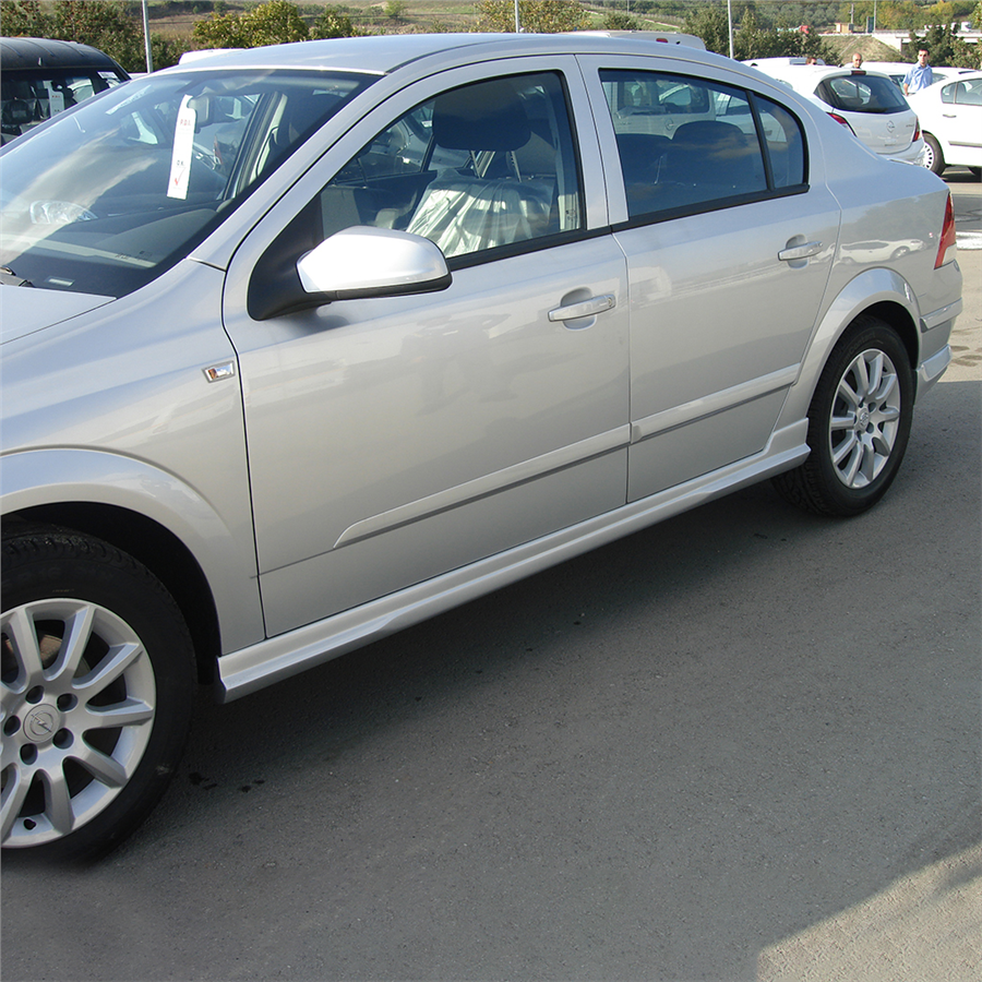 Opel Astra H Sedan Yan Marşpiel 2008-2010 Yılı ve Arasına Uyumludur