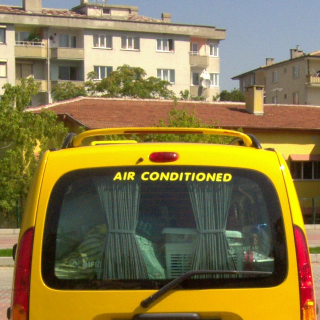 Renault Kangoo 1 Işıklı Spoiler 2004-2008 Yılı ve Arasına Uyumludur