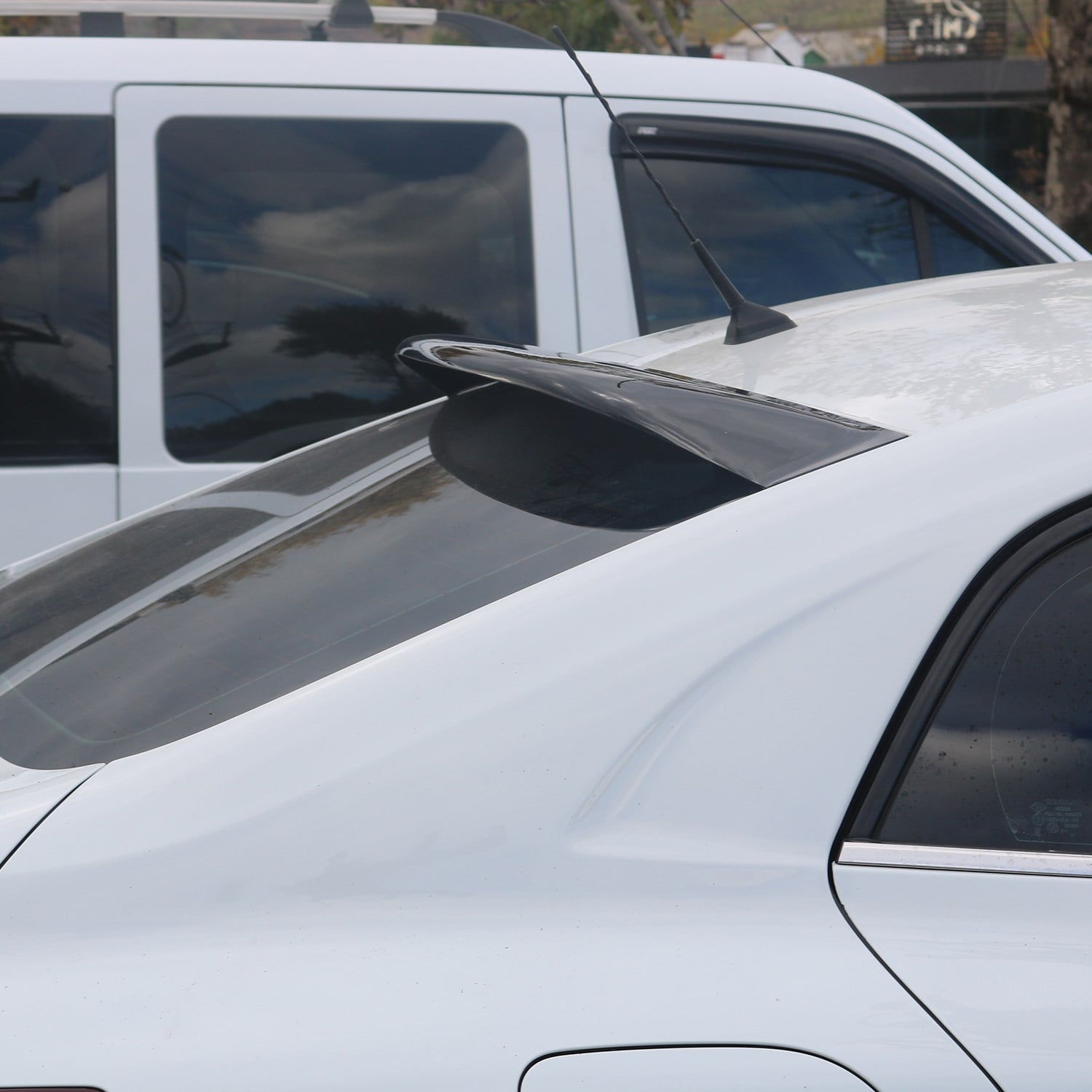 Renault Megane 4 Arka Cam Üstü Spoiler 2016 Yılı ve Sonrasına Uyumludur