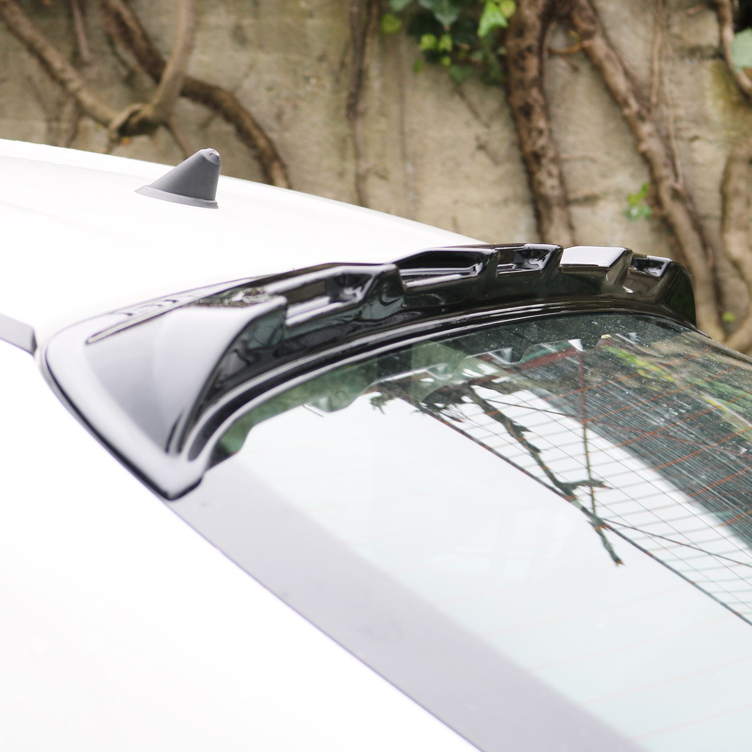 Fiat Egea Arka Cam Üstü Spoiler 2015 Yılı ve Sonrasına Uyumludur
