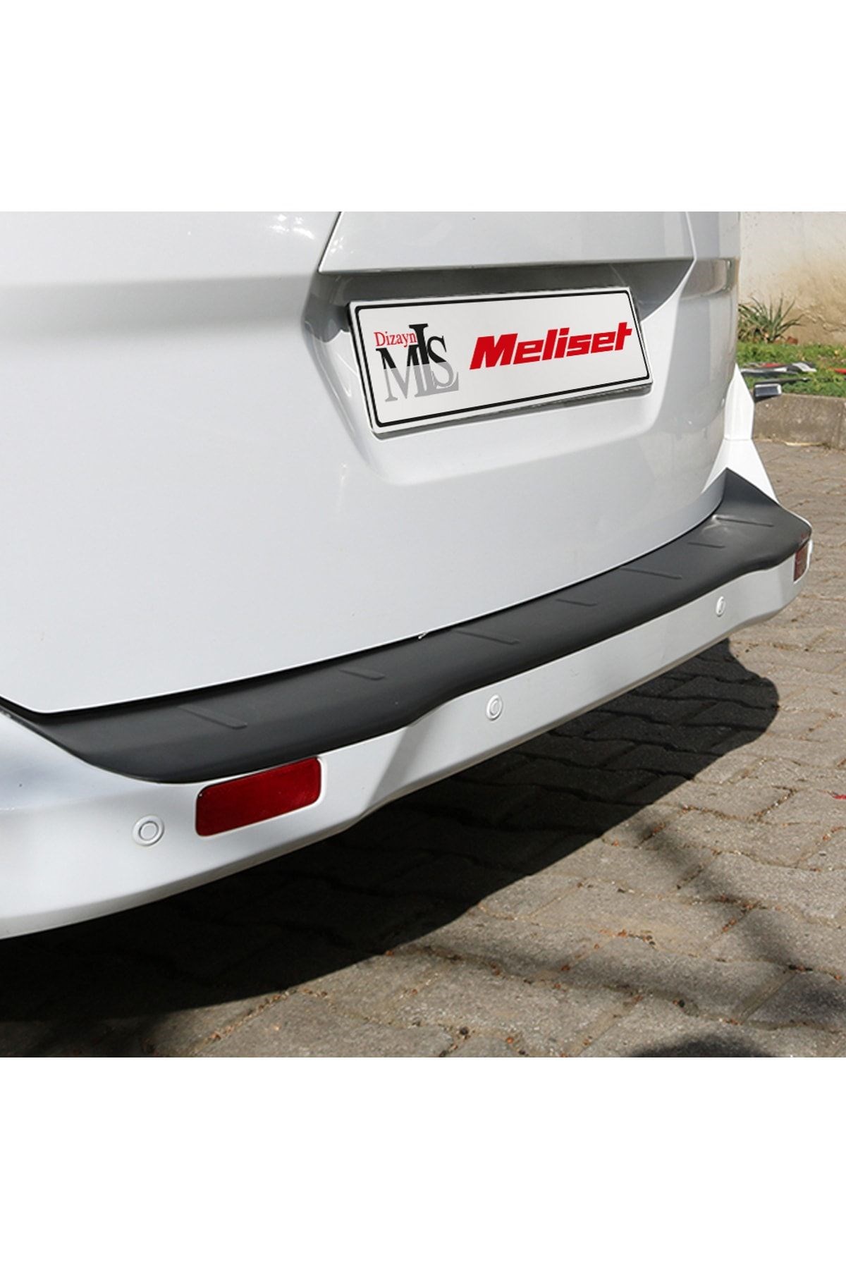 Ford Tourneo Courier Mat Siyah Arka Tampon Eşiği 2014-2024 Yılı ve Arasına Uyumludur