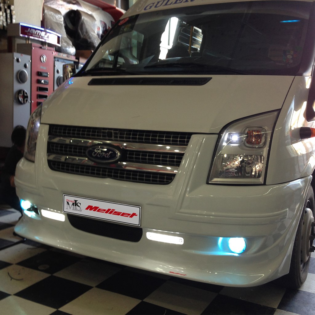 Ford Transit Sisli ledli Ön Tampon Geçme 2007-2013 Yılı ve Arasına Uyumludur