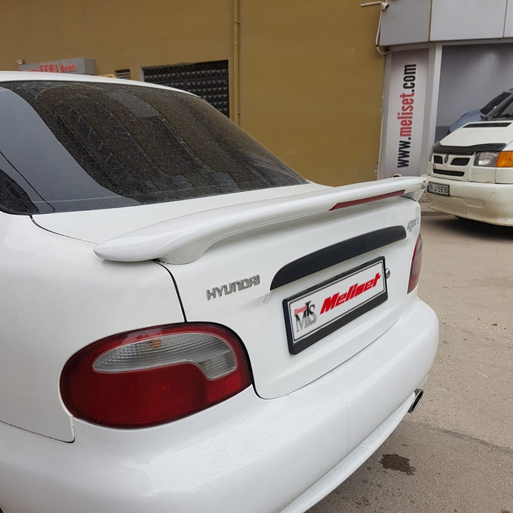 Hyundai Accent Işıklı Spoiler 1996-2000 Yılı ve Arasına Uyumludur