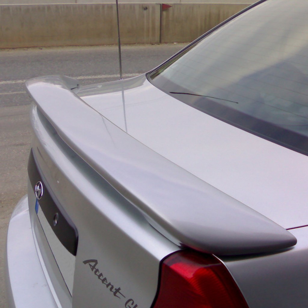 Hyundai Accent Milenyum Işıklı Spoiler 2000-2003 Yılı ve Arasına Uyumludur