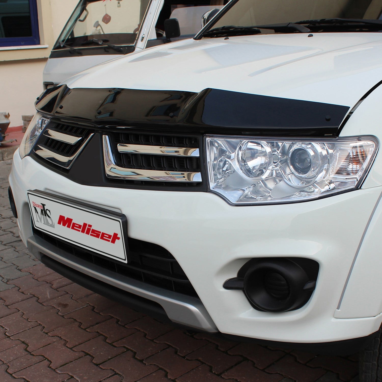 Mitsubishi L200 Ön Kaput Rüzgarlığı 2007-2015 Yılı ve Arasına Uyumludur