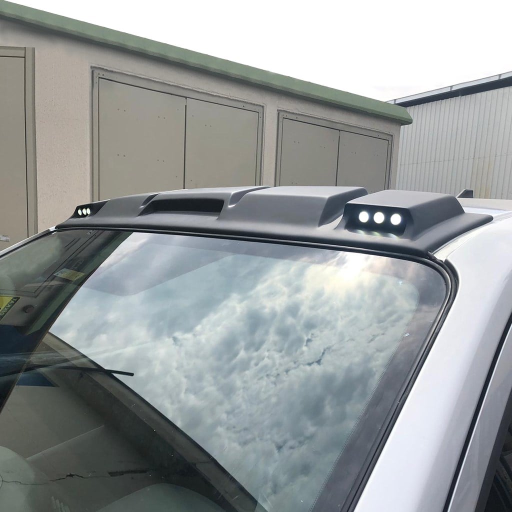 Nissan Navara Portbagajsız Araçalara Ön Cam Üstü Ledli Moonvisor 2016 Yılı ve Sonrasına Uyumludur
