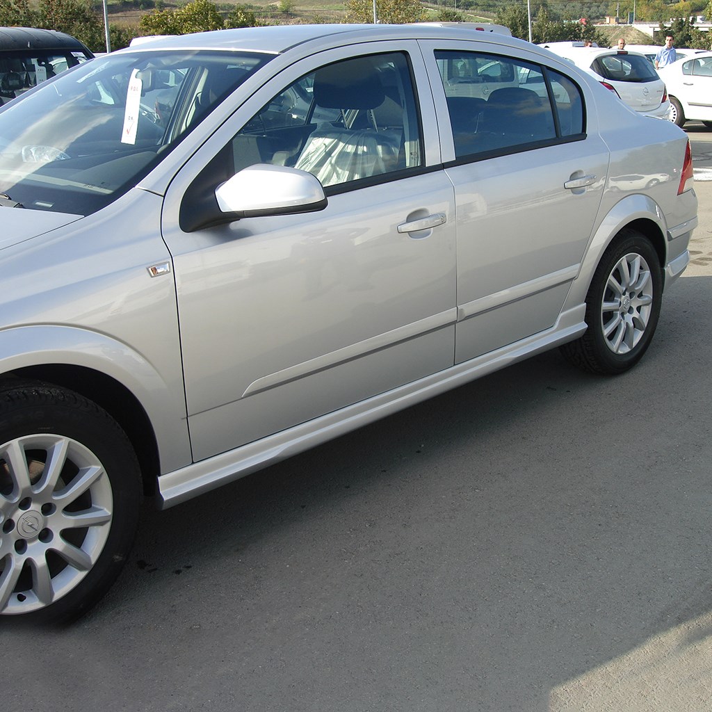 Opel Astra H Sedan Yan Marşpiel 2008-2010 Yılı ve Arasına Uyumludur