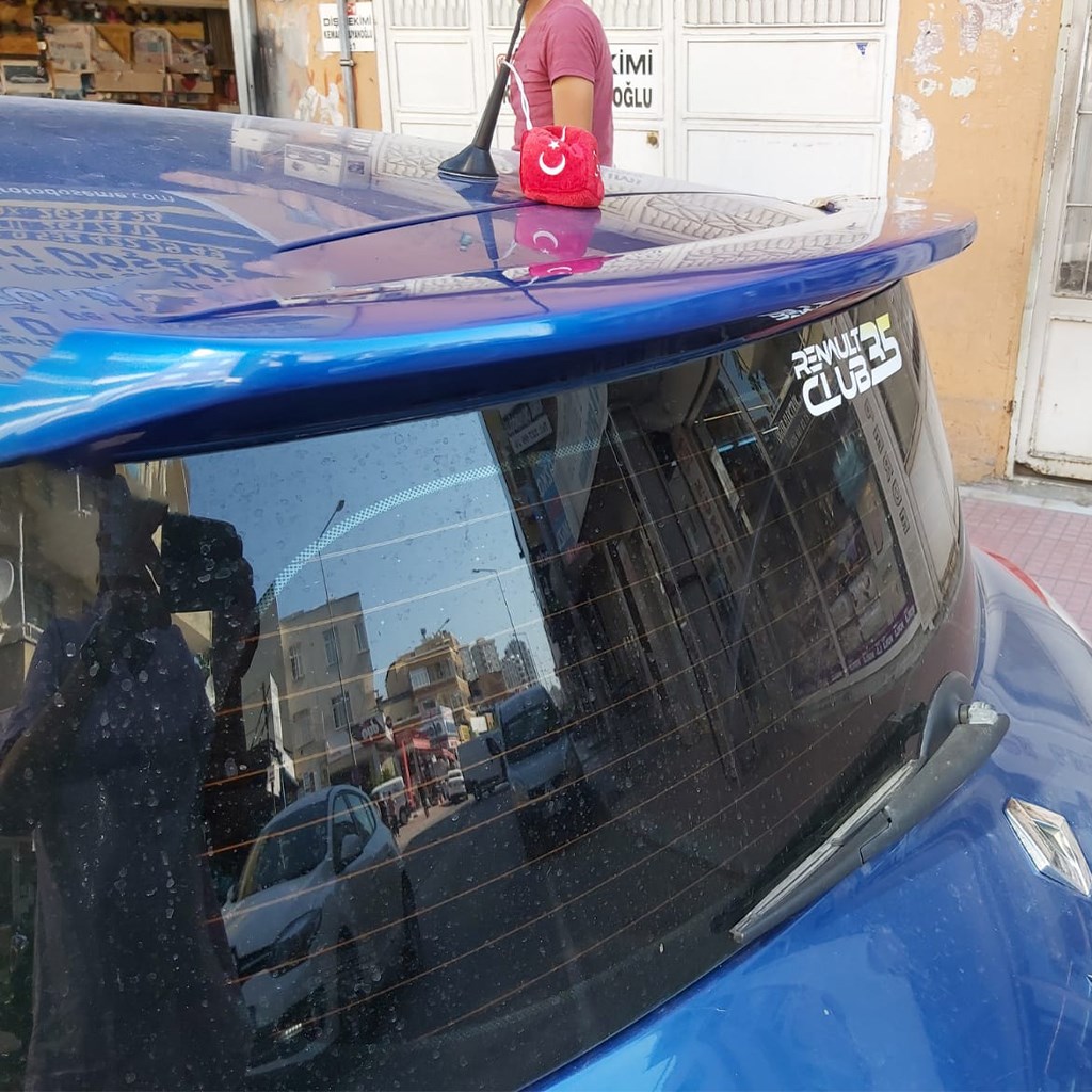Renault Megane 2 HB Cam Üstü Işıksız Spoiler 2004-2010 Yılı ve Arasına Uyumludur