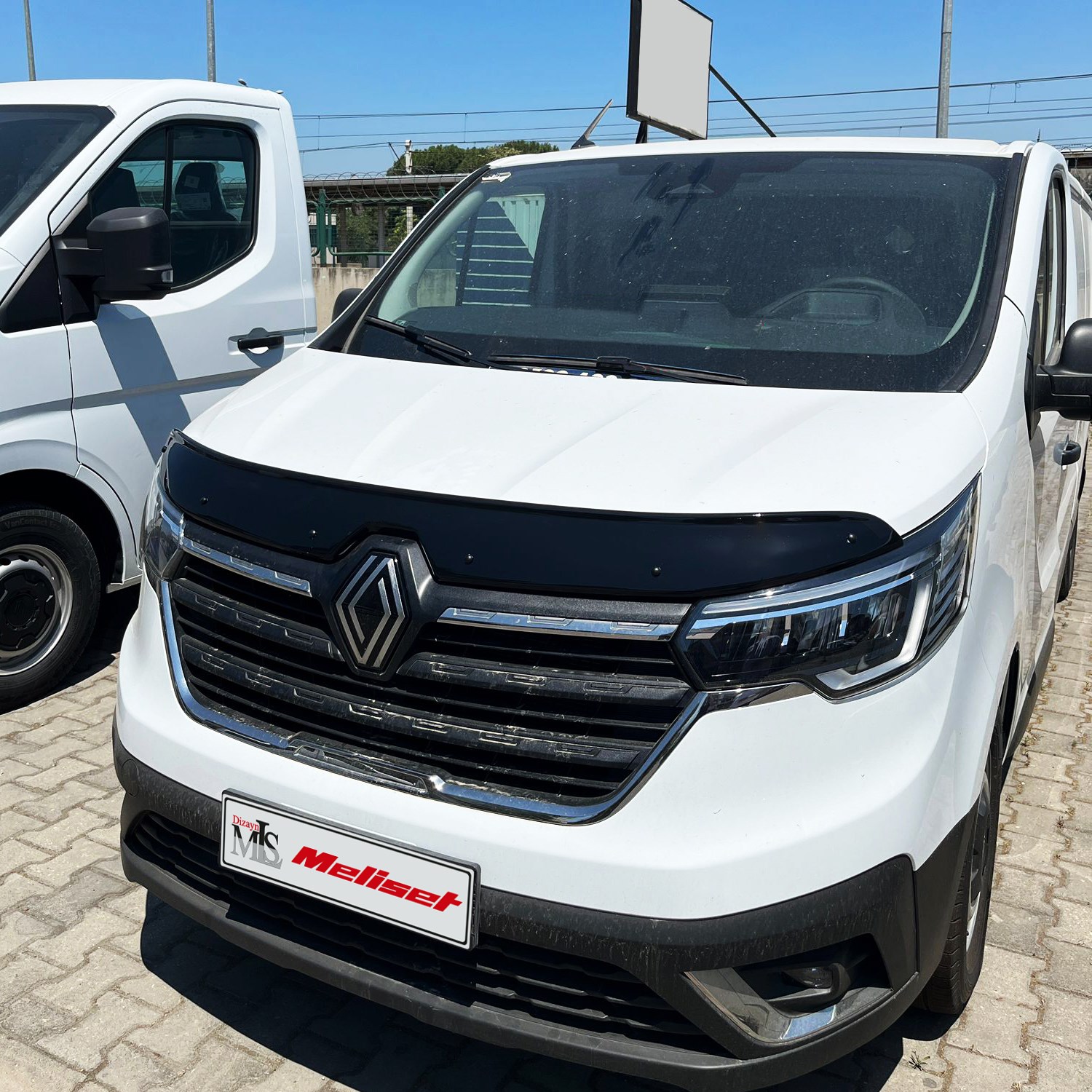 Renault Trafic 4 Uyumlu Ön Kaput Rüzgarlığı 2020 Yılı ve Sonrasına Uyumludur