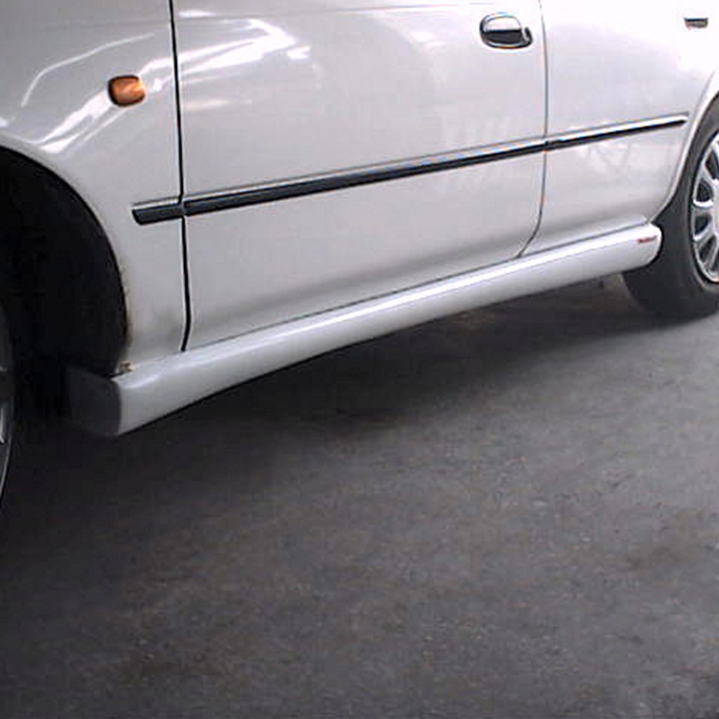 Toyota Corolla Yan Marşpiel 1993-1998 Yılı ve Arasına Uyumludur