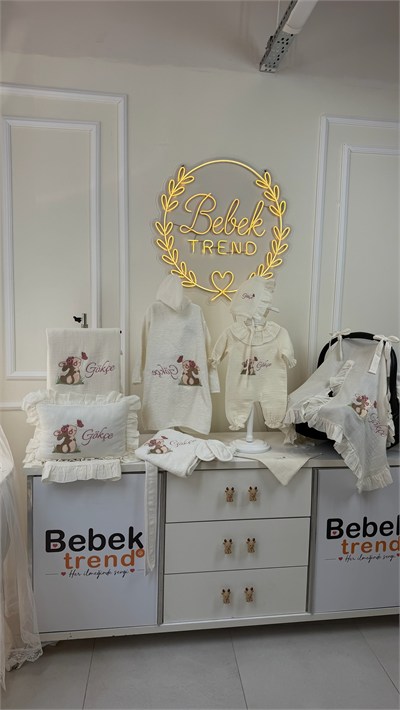 Bebek Trend  Sevimli Tavşan ve Kişiye Özel İsim Nakışlı Müslin Yenidoğan Bebek Seti | Yastık, Battaniye, Puset Örtüsü, Kruvaze Tulum, Şapka, Eldiven