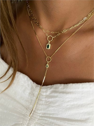 Yeşil Taşlı Plaka Charmlı Dolamalı Ataç Zincir Choker Kolye