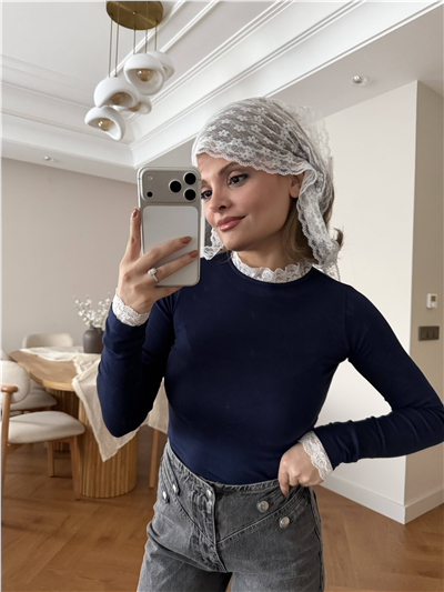 Yaka Kol Dantel Detaylı Body Lacivert
