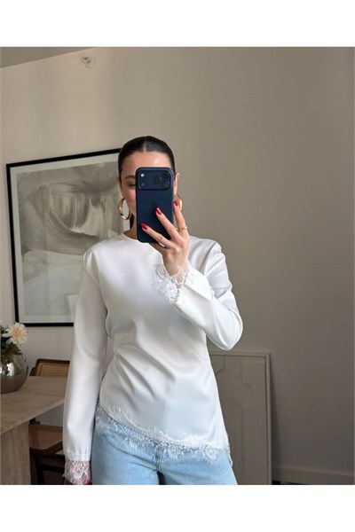 Kadın Dantel Detaylı Sırt Bağlamalı Saten Bluz