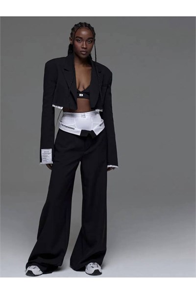 Kadın Detaylı Crop Blazer Ceket ve Geniş Paça Pantolon Takımı