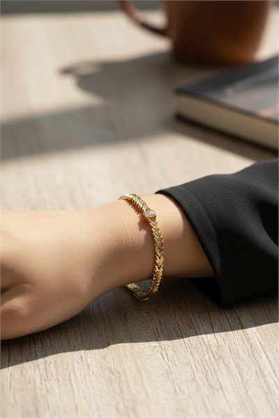 Sergeant Model Stone Xuping Non-Tarnish Bracelet – Gold | Shiny Zircon Detailing, Stylish and Durable Design