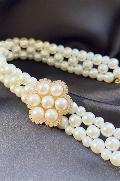 Flower Detailed White Choker Pearl Necklace