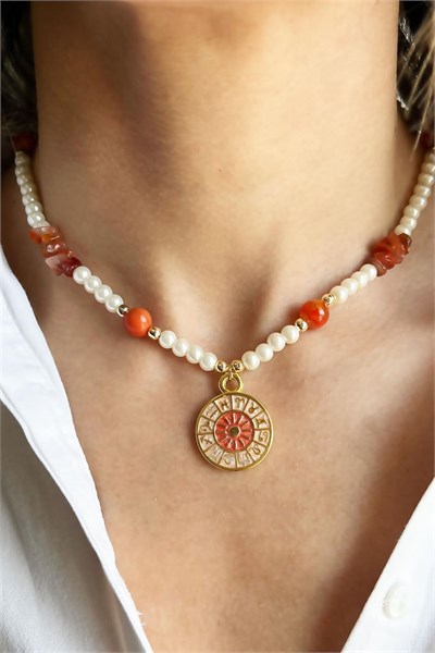Natural Agate and Broken Stone Zodiac Medal Detail Pearl Necklace