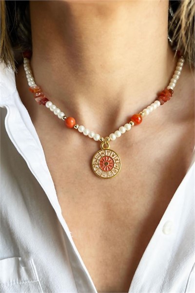 Natural Agate and Broken Stone Zodiac Medal Detail Pearl Necklace