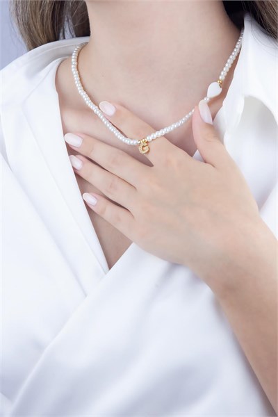 G Letter White Pearl Design Necklace