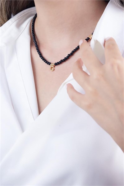 G Letter Black Pearl Design Necklace