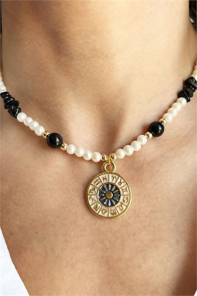 Natural Broken Stone Zodiac Medal Detail Pearl Necklace
