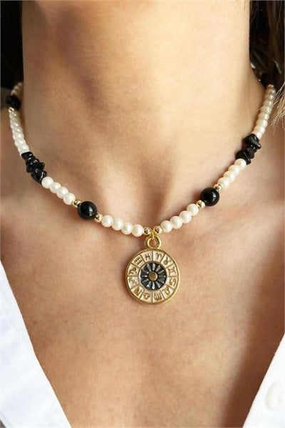 Natural Broken Stone Zodiac Medal Detail Pearl Necklace