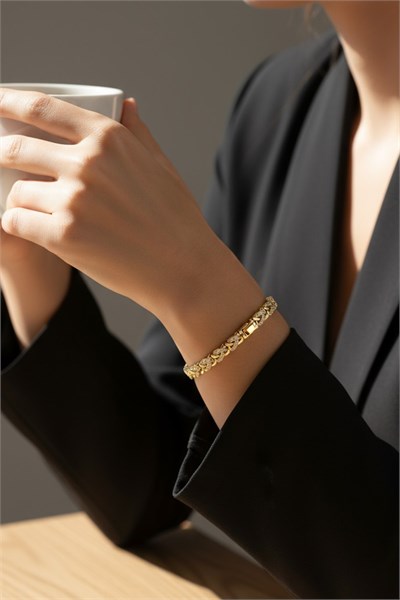 Knitted Jeweler Model Xuping Non-Tarnish Bracelet – Gold | Elegant, Durable, and Glittering Design