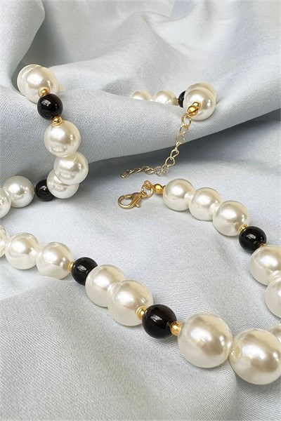 Black and White Pearl Necklace