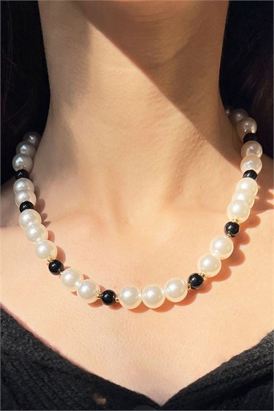 Black and White Pearl Necklace