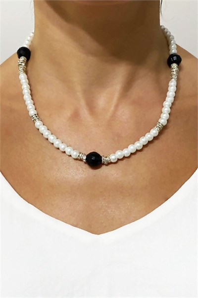 Black Bead Detail Pearl Necklace