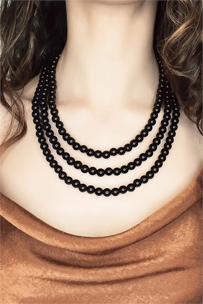 Design Black Color Pearl Necklace