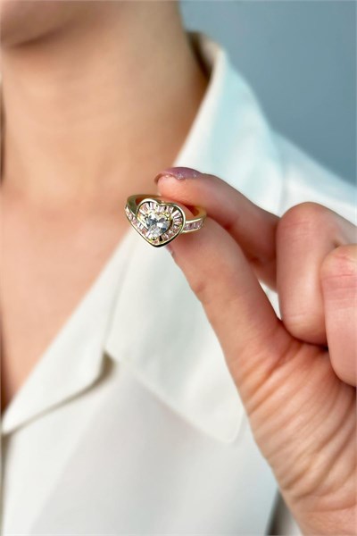 Stone-Heart Asymmetrical Ring - Gold