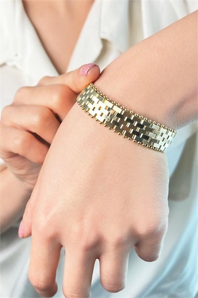 Xuping Stone-Free Wide Bracelet - Gold