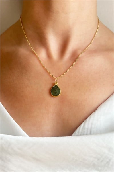Green Drop Detailed Gold Chain Necklace