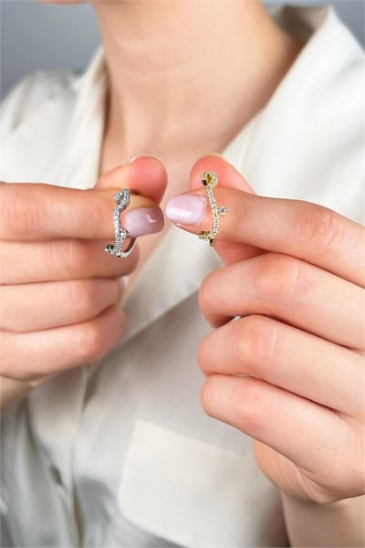 Thin Asymmetric Ring with Zircon Stone - Silver