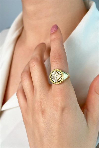 Zircon Stone Round Knight Ring - Gold