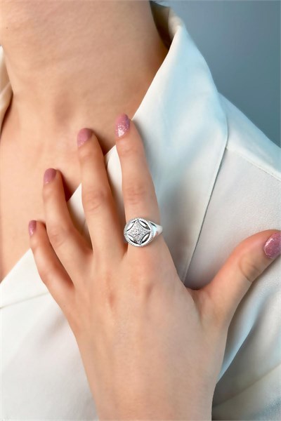 Zircon Stone Round Knight Ring - Silver