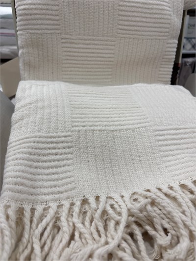 Sesli Comfort Beyaz Skoç Pamuk Örme Battaniye 200x220 Çift Kişilik Battal