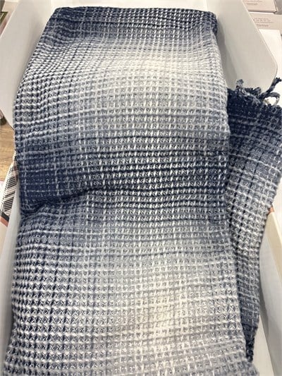 Sesli Comfort Mavi Beyaz Geçişli Skoç Pamuk Örme Battaniye 200x220 Çift Kişilik Battal