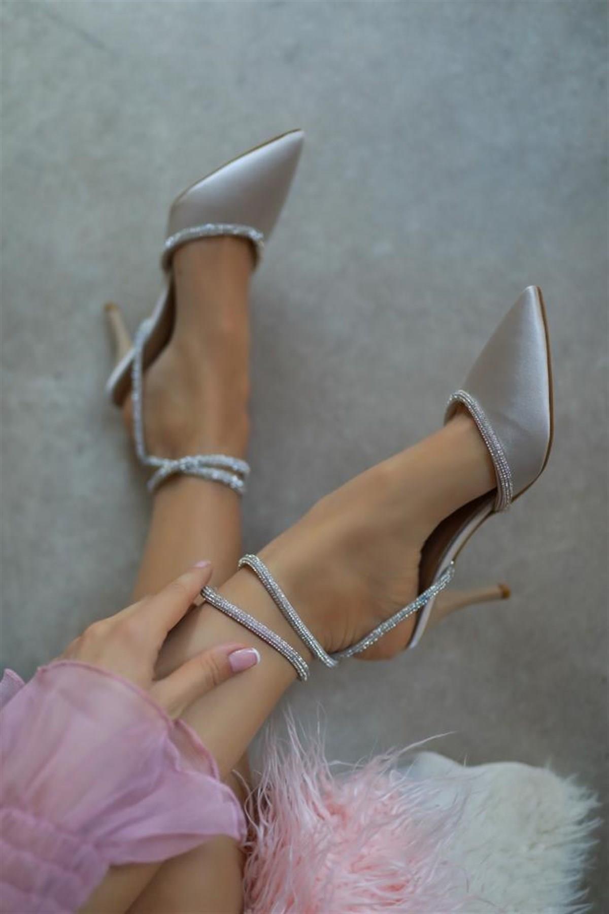 Peaky Taşlı Topuklu Kadın Ayakkabı - BEJ